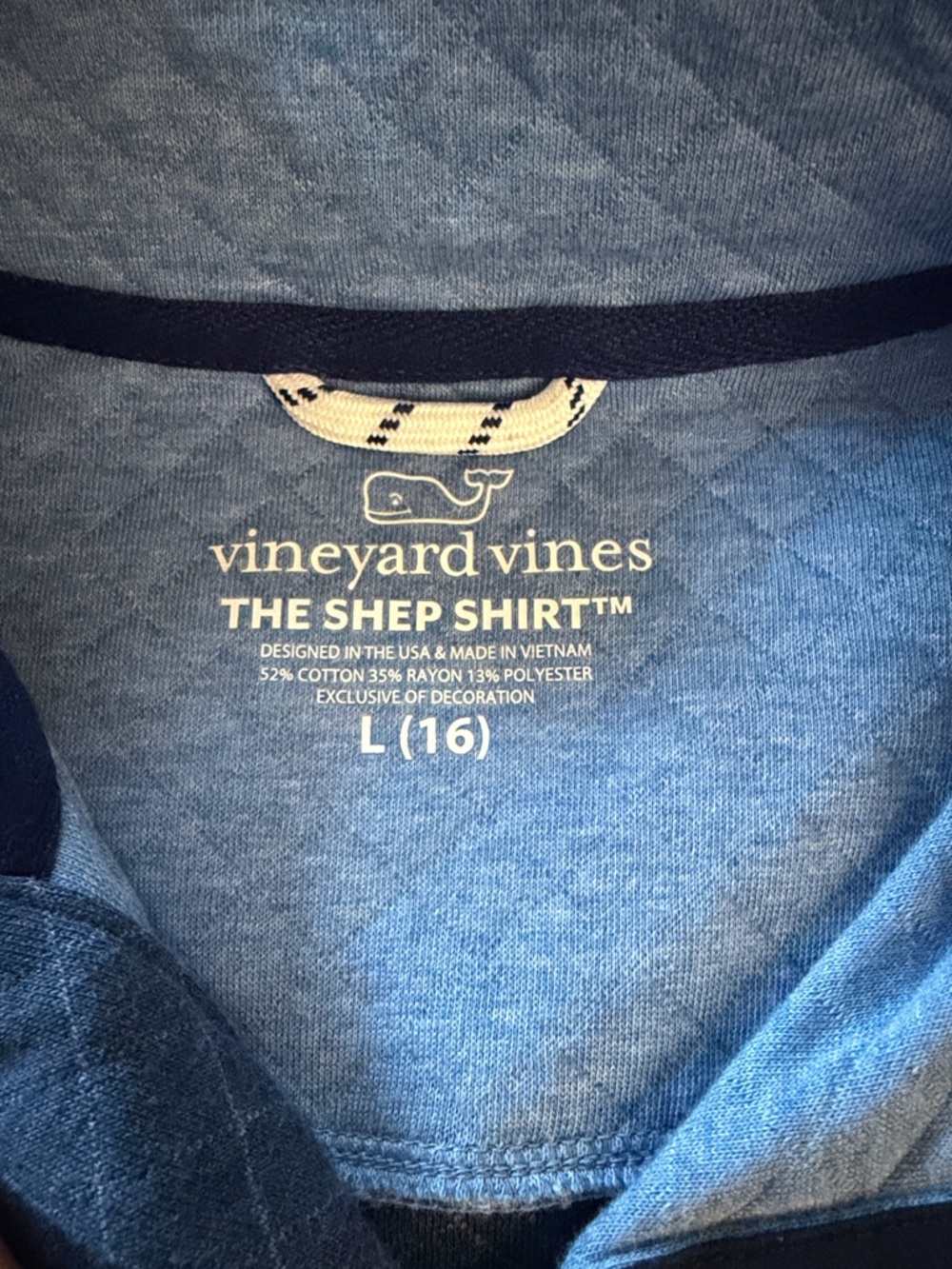 Vineyard Vines Boys Light Blue Pullover with Navy Quilted Yoke Size L (16) - Picture 4 of 5